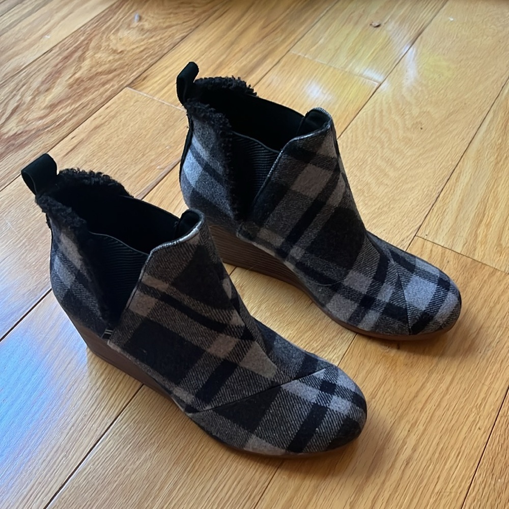 NEW TOMS Kelsey Wedge Bootie Size 9.5 Black Plaid Wool Blend OrthoLite - Picture 7 of 12
